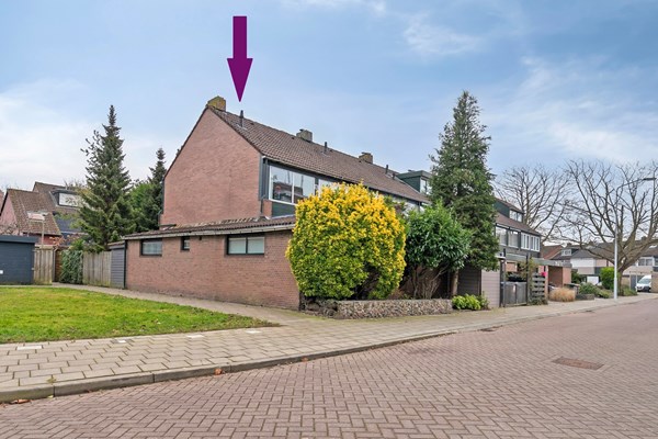 Onder bod: Wonen in een riante uitgebouwde hoekwoning met een gebruiksoppervlakte van circa 146 m2, keurig onderhouden en voorzien van een heerlijke groene tuin? Wij bieden u de J.R. Thorbeckesingel 16 aan, e...